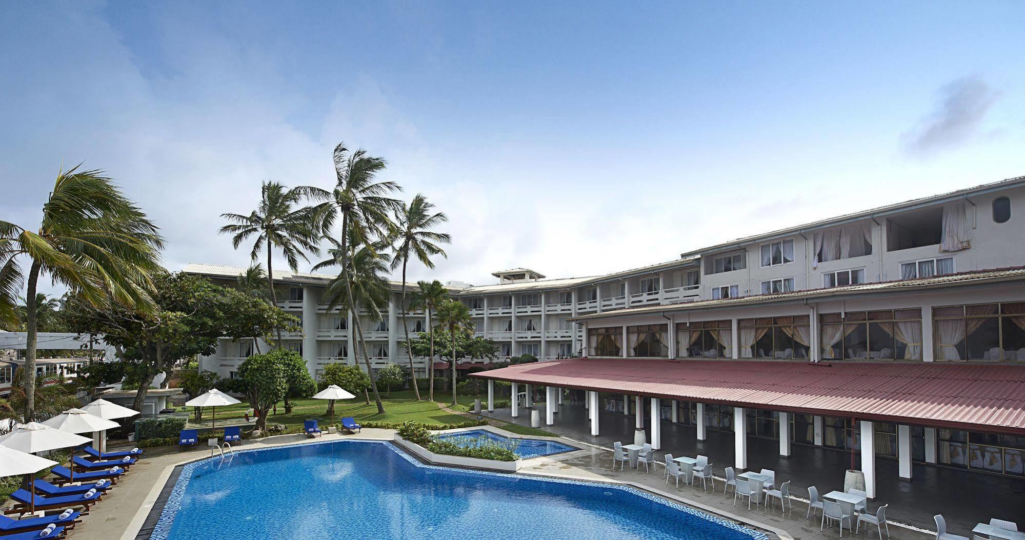 Отель Berjaya Colombo 3*