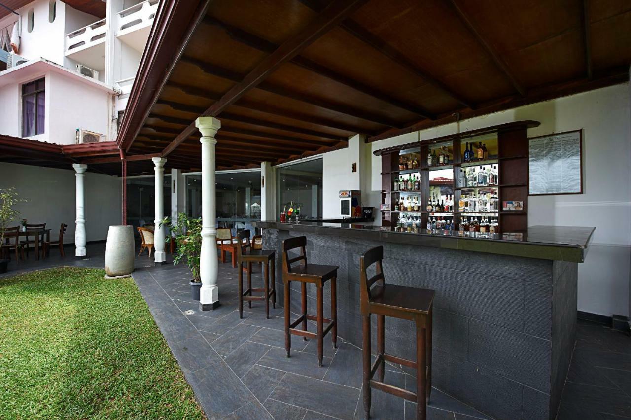 Отель Berjaya Colombo