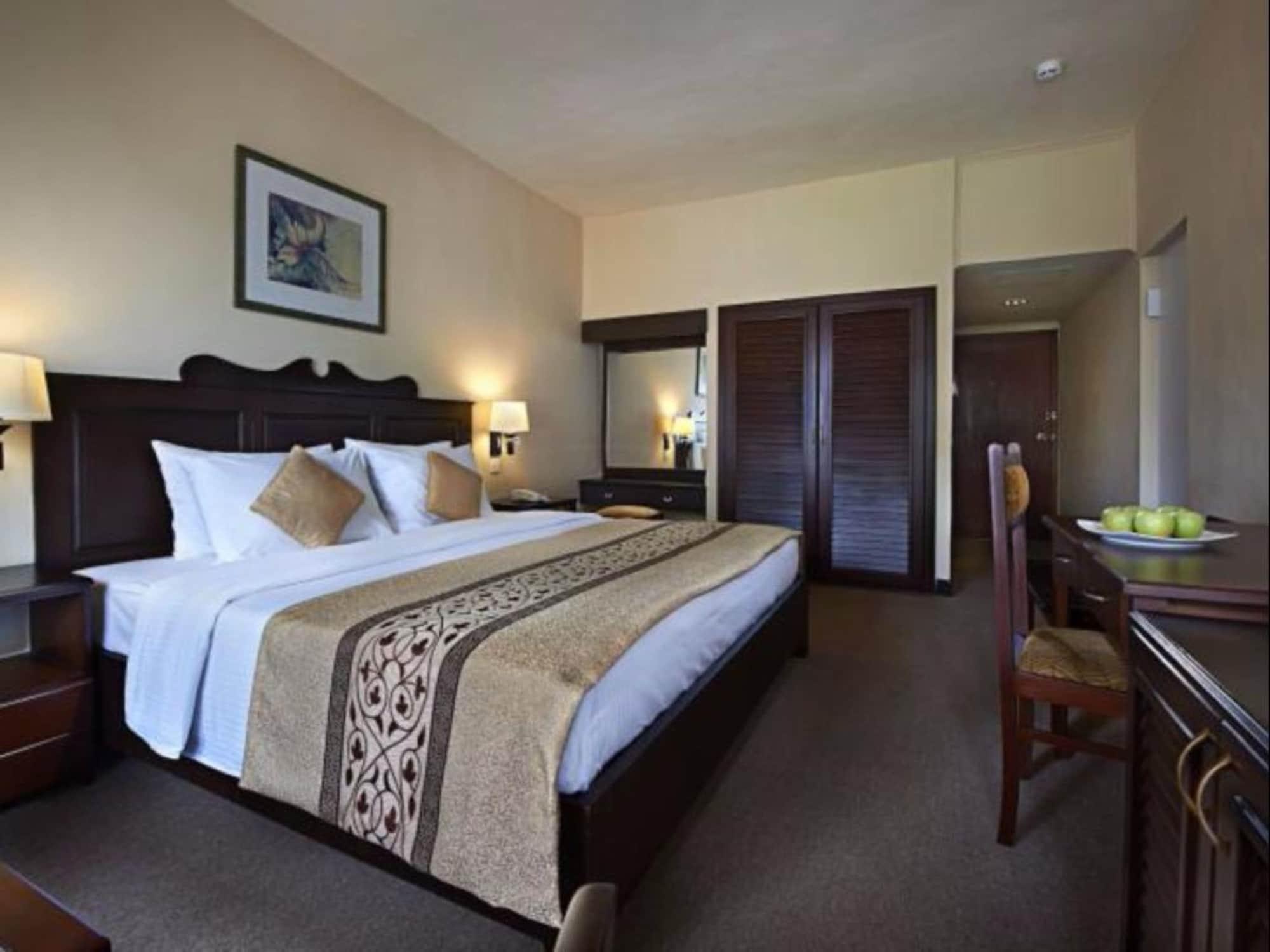 होटल Berjaya Colombo 3*