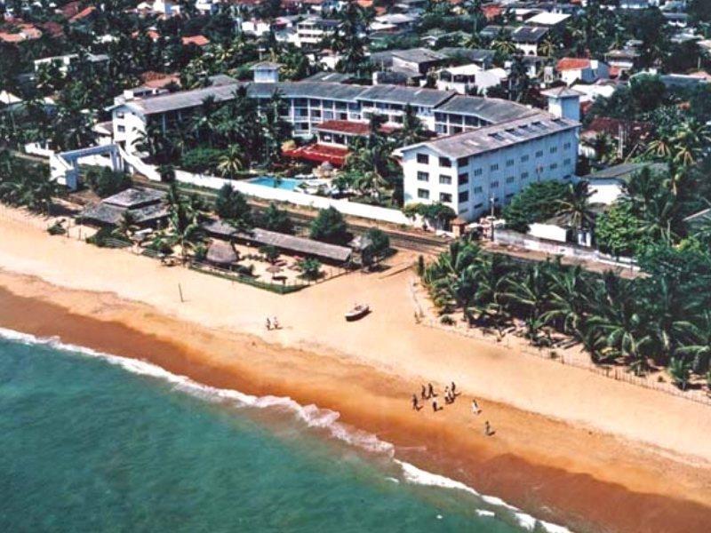 होटल Berjaya Colombo 3*