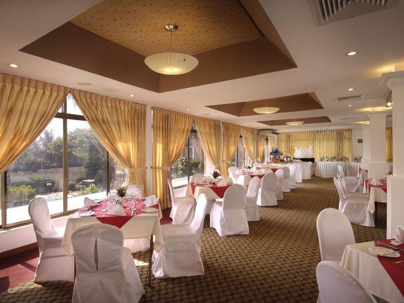 होटल Berjaya Colombo 3*
